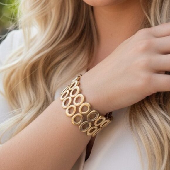 Bella Uno Jewelry - Gold Hammered Oval Stretch Bracelet Minimalist Tiffany Style Stackable Statement